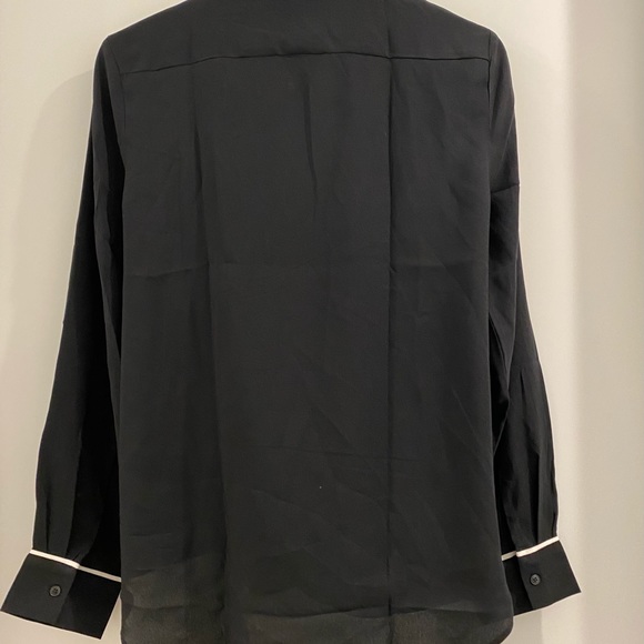 😁black blouse with white trim and deep v neck - Picture 2 of 5